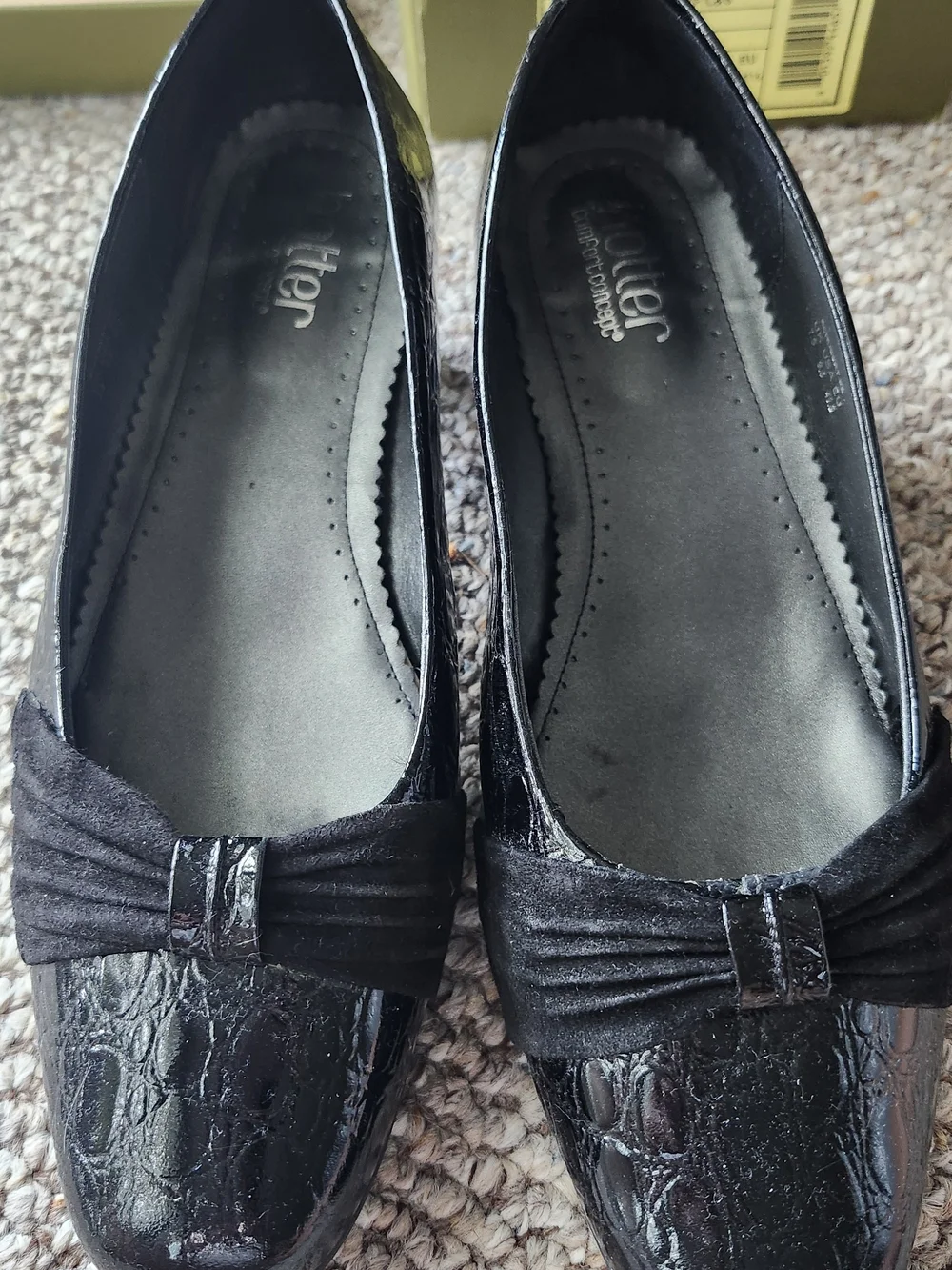 comfort plus by Predictions Women's Black Bow-Accent Slip-On Flats